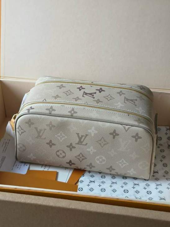 Picture of Louis Vuitton Handbags _SKUfw236874863fw